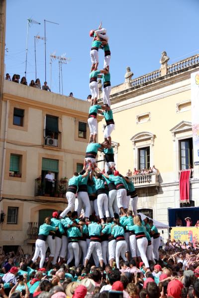 Imatge del 2d9 amb folre i manilles dels Castellers de Vilafranca a la diada de Santa Tecla, el 15 de setembre del 2019. ACN