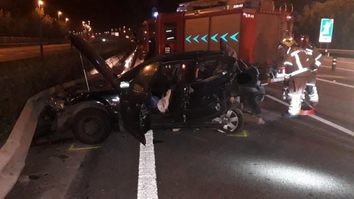 Imatge del cotxe accidentat en el que circulaven les víctimes de l'accident de Cubelles el 17 de desembre del 2019. Trànsit
