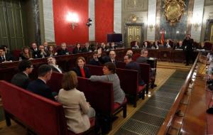 Imatge dels encausats per l'1-O asseguts al centre de la sala del Suprem el 12 de febrer del 2019. Pool EFE