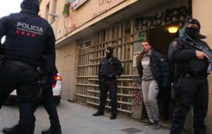 Imatge d'un dels detinguts al barri Gòtic de Barcelona en el marc d'una operació antiterrorista el 15 de gener del 2019. ACN