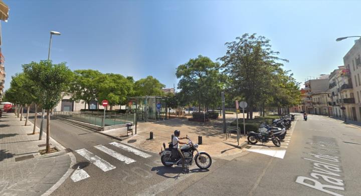 Imatge general de la plaça de les Casernes. Google Maps