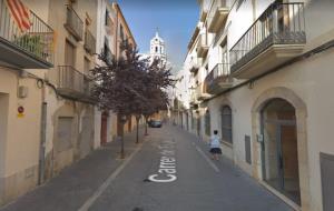 Imatge general del carrer de l'Església a Vilanova. Google Maps