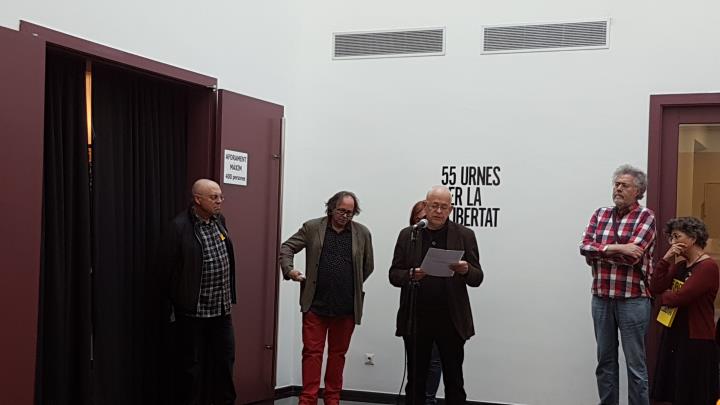 Inauguració de l'exposició '55 Urnes per la llibertat'. Eix