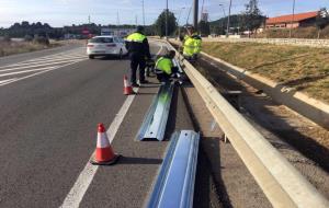Instal·la proteccions als guarda-raïls perillosos de la carretera TV-2126, a Calafell. Ajuntament de Calafell