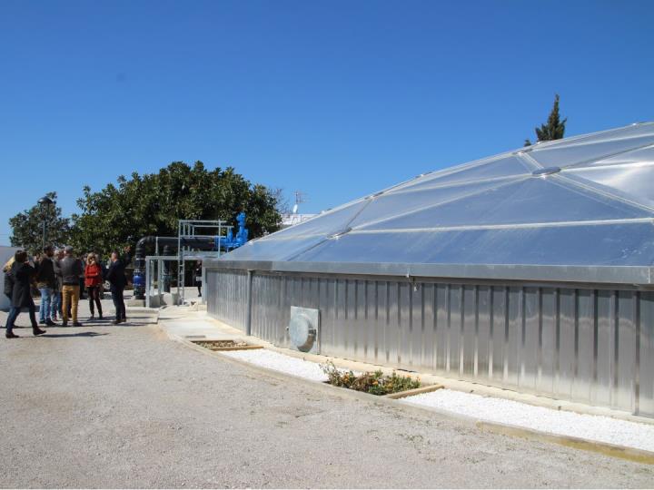 Instal·len una coberta de 40 metres de diàmetre al centenari dipòsit d'aigües de Vilanova. Ajuntament de Vilanova