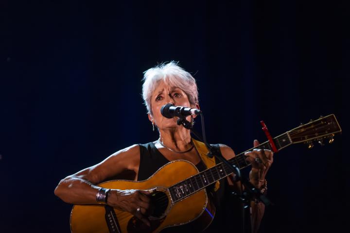Joan Baez, nit màgica per a un comiat d'alçada al Festival Terramar de Sitges. Jardins Terramar