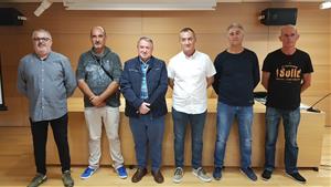  Joan Sans, president del Consell Comarcal amb les persones contractades pel pla d'ocupació. CC Baix Penedès