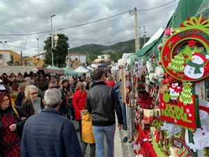 La 17a edició de la Fira de Santa Llúcia, la més multitudinària fregant els 75.000 visitants. EIX