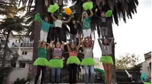 La canalla dels Castellers de Vilafranca versiona en un videoclip la cançó 'Milionària' de Rosalia. EIX