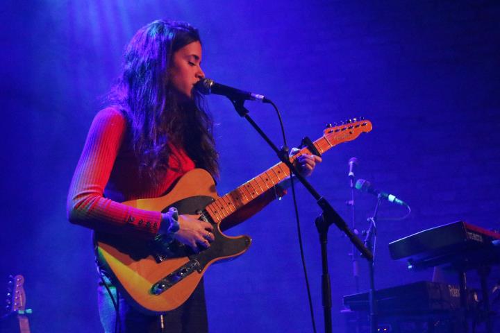 La cantant Mavica (Marta Casanova) a la presentació del cartell del Vida a l'Antiga Fàbrica Estrella Damm. ACN