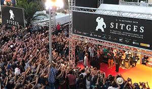 La catifa vermella de Sitges, a punt per donar la benvinguda a les estrelles del fantàstic. Festival de Sitges