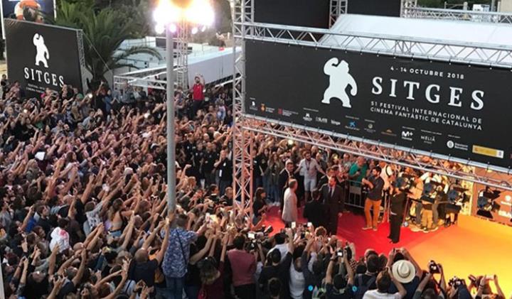 La catifa vermella de Sitges, a punt per donar la benvinguda a les estrelles del fantàstic. Festival de Sitges