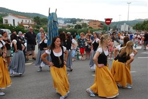 La colla de panderetes i la Patusca renoven el vestuari per Festa Major de Santa Magdalena. Ajuntament de Canyelles