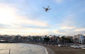 La disbauxa del Carnaval de Sitges, sota l'atenta mirada d'un dron dels Mossos