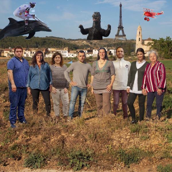 La foto electoral d'ERC a Bonastre, protagonista dels memes més enginyosos. @corneliusevaza