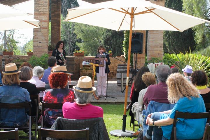 La Masia Cabanyes acull l’homenatge a la poesia per commemorar el Sant Jordi. CC Garraf