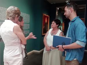 La nova presidenta del Consell Nacional de la Cultura i de les Arts (CoNCA) ha visitat l’exposició del museu Víctor Balaguer. Aroa Tort