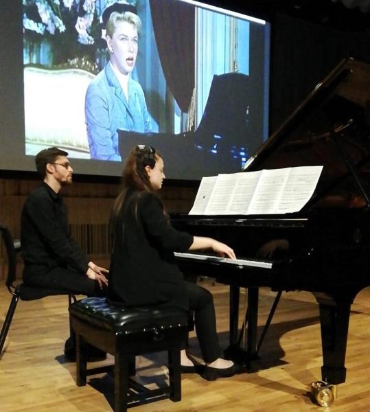 La pianista Laura Farré Rozada, a France Musique i BBC Radio 3. EIX