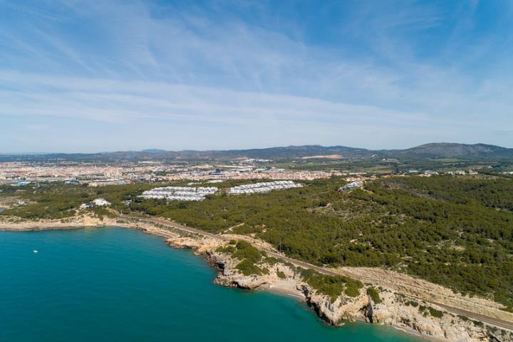 La Platja del Gaspar, a Sitges, entre les deu més amenaçades per la urbanització massiva a tot l'Estat, segons Greenpeace. Greenpeace