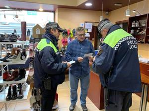 La policia de Vilanova reforça la campanya de seguretat als comerços durant el Nadal. Ajuntament de Vilanova