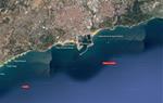 La presència de meduses a la costa de Vilanova obliga a hissar la bandera vermella . EIX