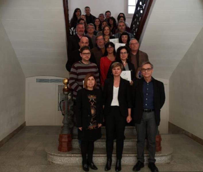 La presidenta de NODE Garraf, Rosa Huguet, i l'alcaldessa de Sant Pere de Ribes, Abigail Garrido, amb els representants de les empreses distingides . 