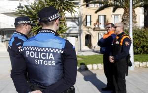 La seguretat privada per combatre el 'top manta' a Sitges comença a actuar en patrulla conjunta amb la policia local