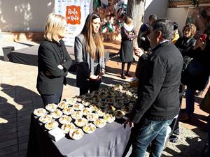 La sitgetana Marta Sanahuja és la nova ambaixadora de La Ruta del Xató. Ajuntament de Vilafranca