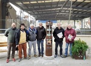 La Xarxa de Parcs Naturals instal·la les primeres columnes integrades de recàrrega i DEA a Sitges. Diputació de Barcelona