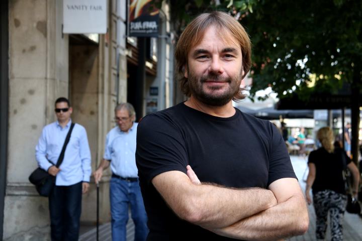 L'actor i presentador Quim Masferrer en un pla mitjà a Barcelona, on estrena l'espectacle 'Bona gent'. Imatge del 18 de setembre de 2019. ACN