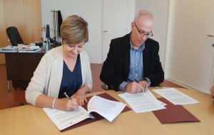 L’Ajuntament i l’Agència d’Habitatge signen el conveni per la compra de pisos destinats a lloguer social. Ajt Sant Pere de Ribes