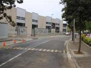 L'Ajuntament posarà en marxa una zona d'aturada curta per a vehicles anomenada 'Petó i Adéu' a l'Institut de Baix-a-Mar