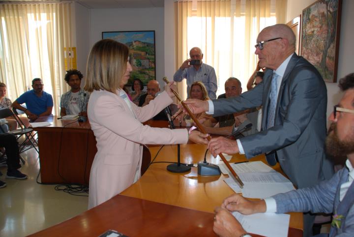L'alcaldessa amb més suport, Rosa Huguet, tornarà a liderar el govern de Canyelles amb 10 dels 11 regidors del ple. Ajuntament de Canyelles