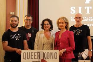 L'anunci del Premi Queer Kong durant la presentació del 52è Festival Internacional de Cinema Fantàstic de Sitges, amb els organitzadors i Stop Sida. A