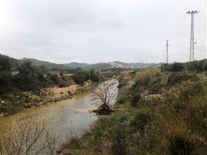 L'embassament del Foix continua sobreeixint i ja ha superat el nivell d'alerta. EIX