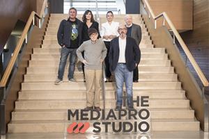 L'equip del nou film de Woody Allen amb Jaume Roures, soci fundador de The Mediapro Studio, i l'actor Sergi López, a Sant Sebastià. The Mediapro Studi
