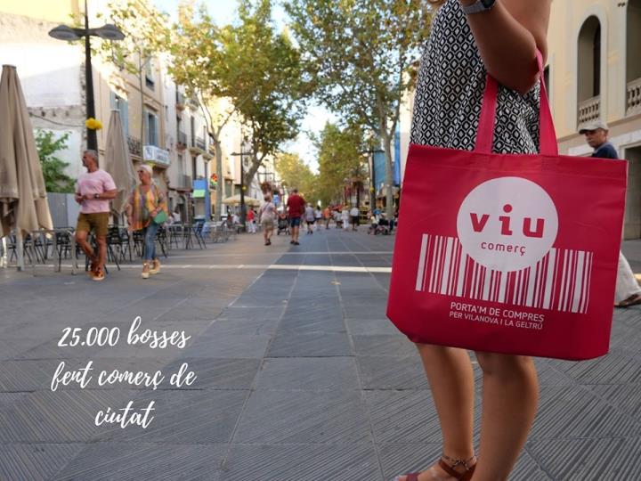 Les botigues de Viu Comerç han repartit 25.000 bosses de roba en les fires Fora Estocs. Viu Comerç