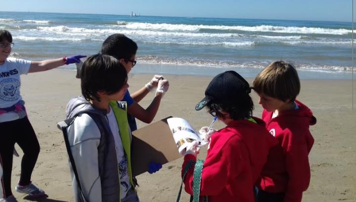 Les platges del Garraf reben  l’alumnat del Programa educatiu “volem la platja neta!”. CC Garraf