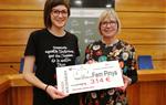 Les roses de ceràmica solidàries del Vendrell recapten més de 300 euros per al projecte Fem pinya. Ajuntament del Vendrell
