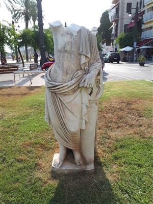 L’escultura ‘Apol·lo’, a la Fragata de Sitges, recupera el seu esplendor després d’una actuació de restauració