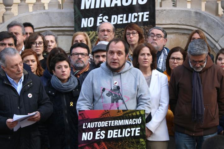 L'exdiputat cupaire David Fernández intervenint a l'acte unitari sota el lema 'L'autodeterminació no és delicte' al Palau Robert. ACN