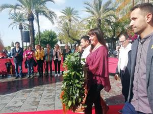 L’ofrena floral al monument a Francesc Macià amb motiu de la Diada ha estat marcada pel to reivindicatiu i de manifestació del discurs de l’alcaldessa