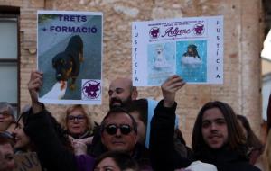 Manifestació de protesta per la mort d'un rottweiler abatut per la Policia Local de Calafell