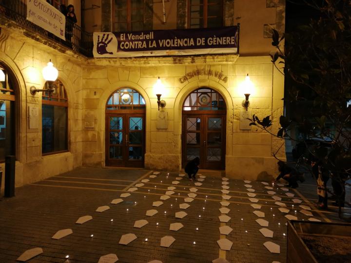 Manifestacions, accions solidàries i declaracions institucionals contra la violència masclista al Penedès. Ajuntament del Vendrell