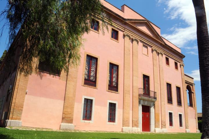 Masia Cabanyes, seu del Consell Comarcal del Garraf. Eix