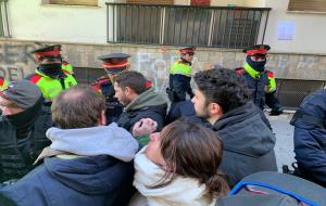 Màxima tensió a Sitges per la presència d'una parada informativa del partit ultradretà Vox