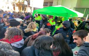 Màxima tensió a Sitges per la presència d'una parada informativa del partit ultradretà Vox