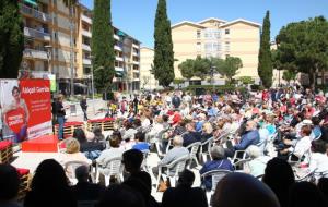 Més de 400 persones omplen la plaça Llobregat de Les Roquetes per conèixer el programa de govern i la candidatura socialista. PSC