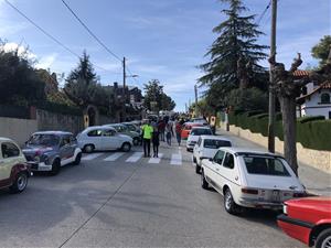 Més de 70 vehicles clàssics de diferents èpoques participen a la trobada de Gelida