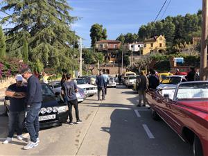 Més de 70 vehicles clàssics de diferents èpoques participen a la trobada de Gelida